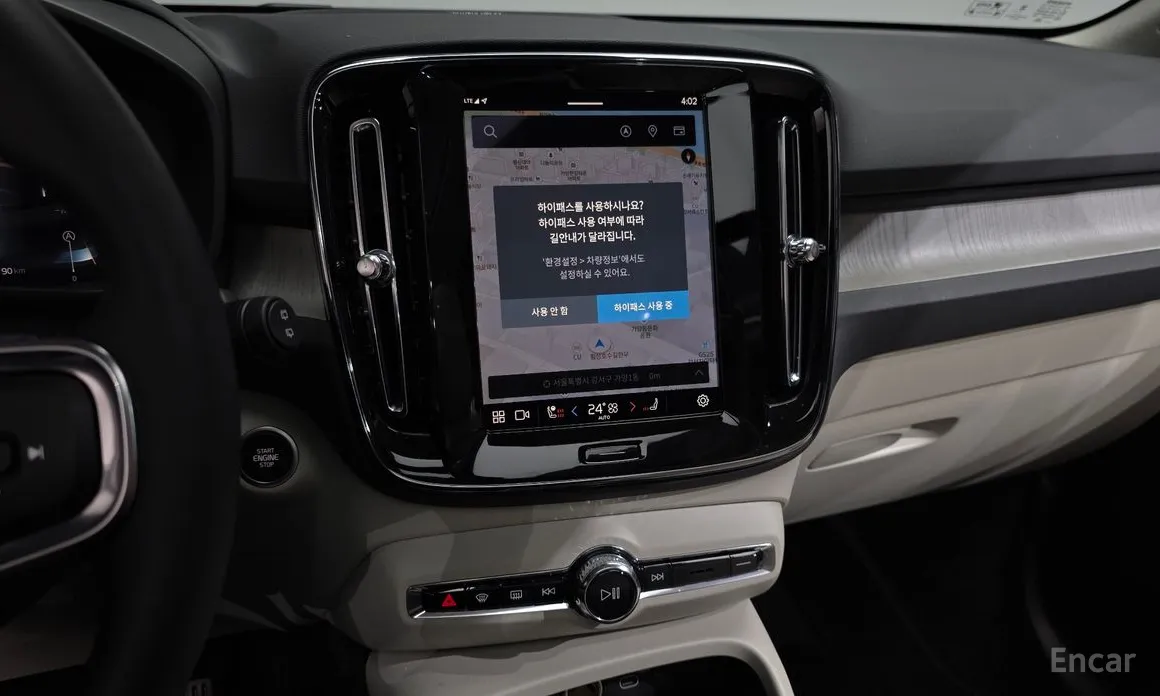 Фото 14 - Volvo XC40