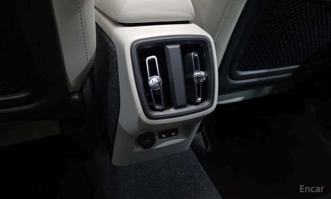 Фото 18 - Volvo XC40