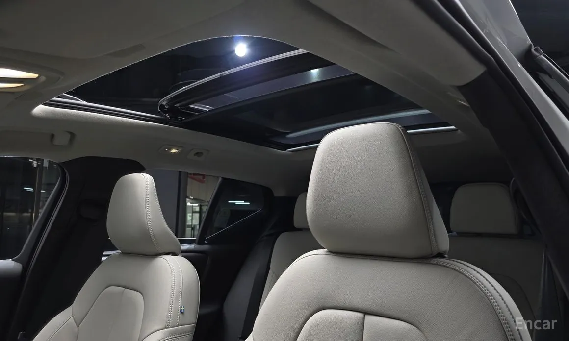 Фото 19 - Volvo XC40