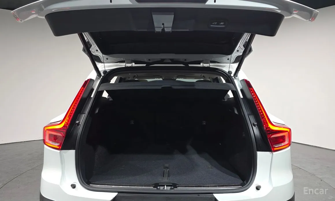 Фото 20 - Volvo XC40