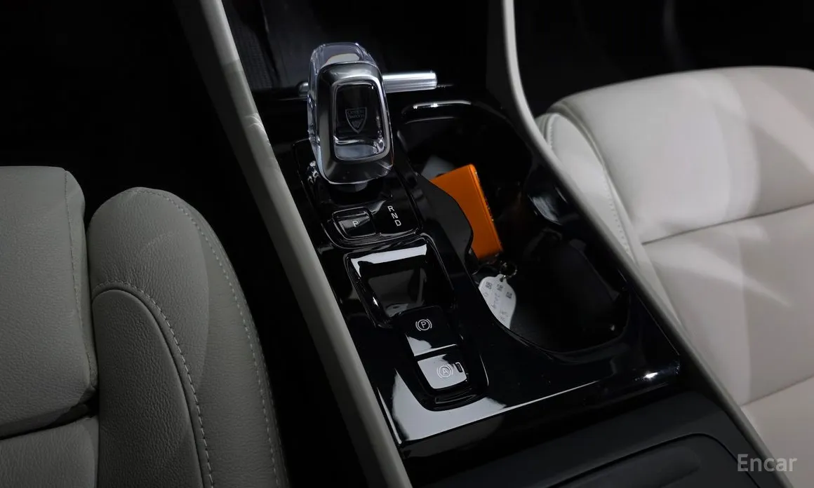 Фото 9 - Volvo XC40