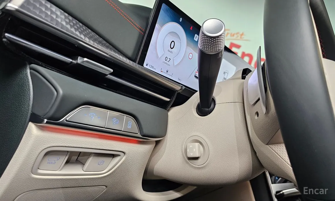 Фото 15 - Genesis GV80