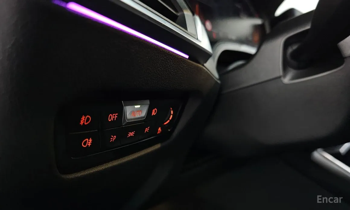 Photo 17 - BMW 3 Series