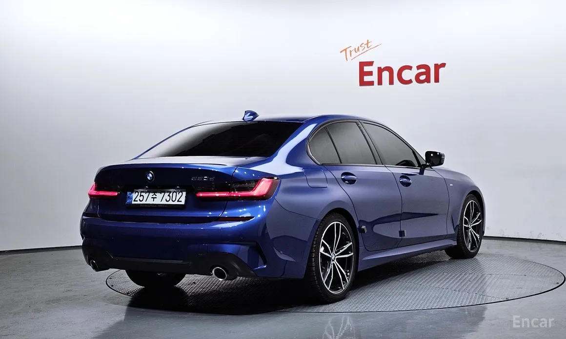 Photo 2 - BMW 3 Series