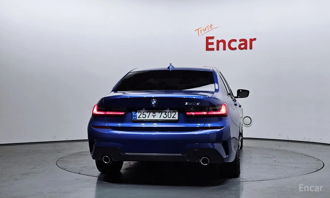 Photo 4 - BMW 3 Series