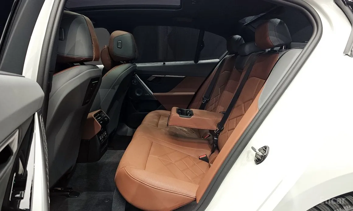 Фото 12 - BMW i5