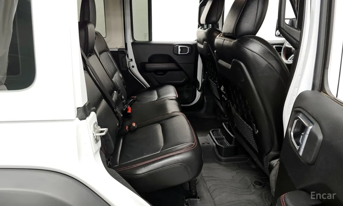 Фото 12 - Jeep Wrangler