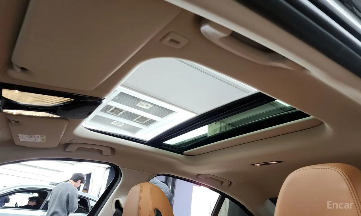 Photo 18 - BMW 3 Series