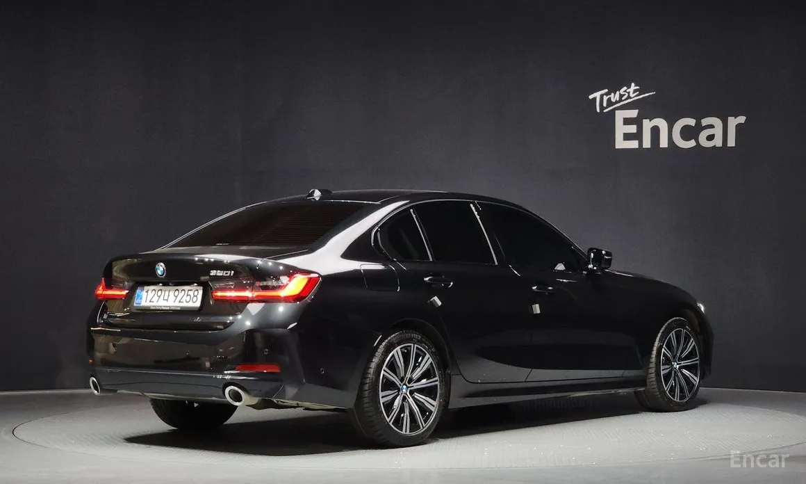 Photo 2 - BMW 3 Series