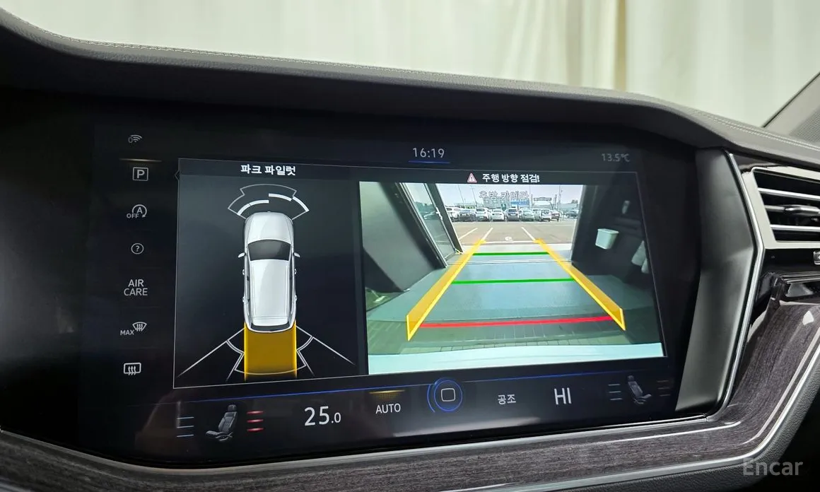 Фото 15 - Volkswagen Touareg