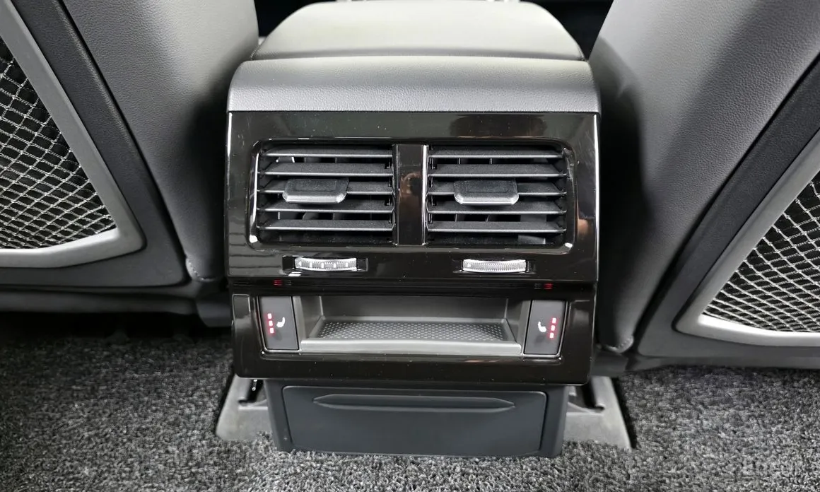 Фото 18 - Volkswagen Touareg