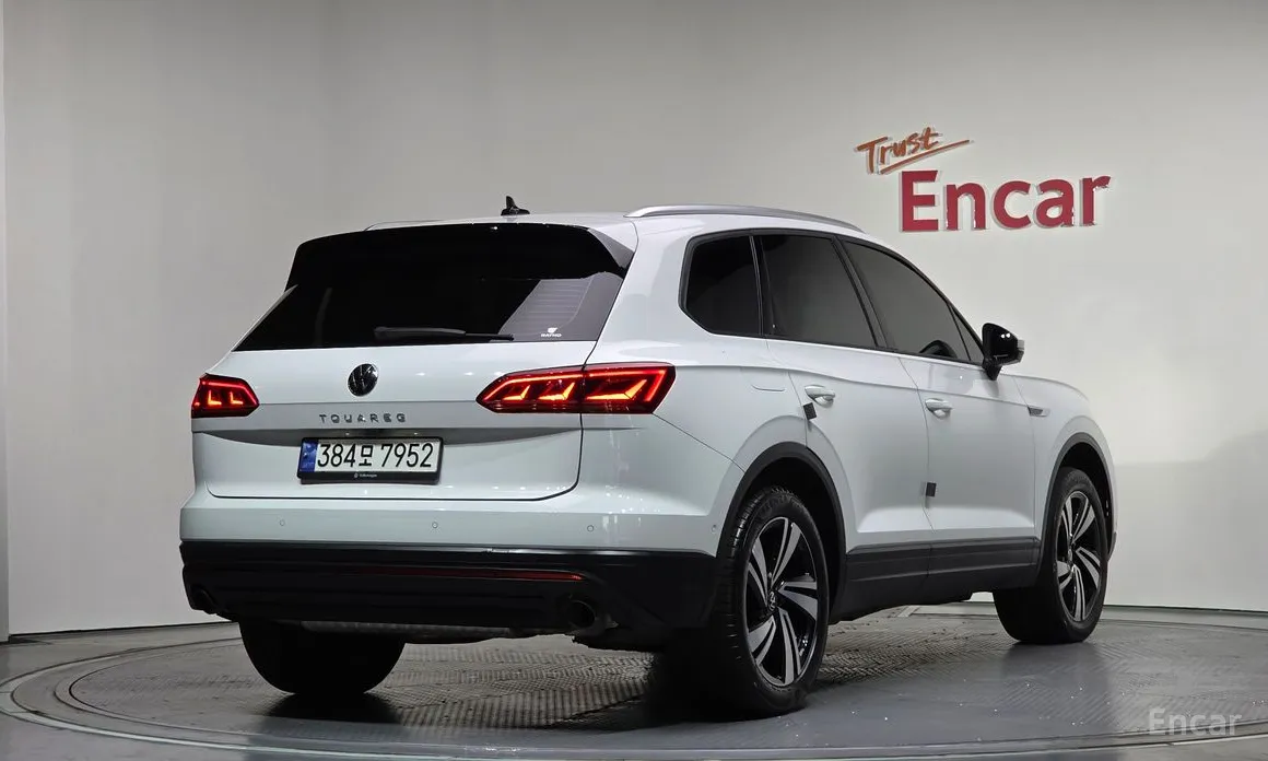 Фото 2 - Volkswagen Touareg