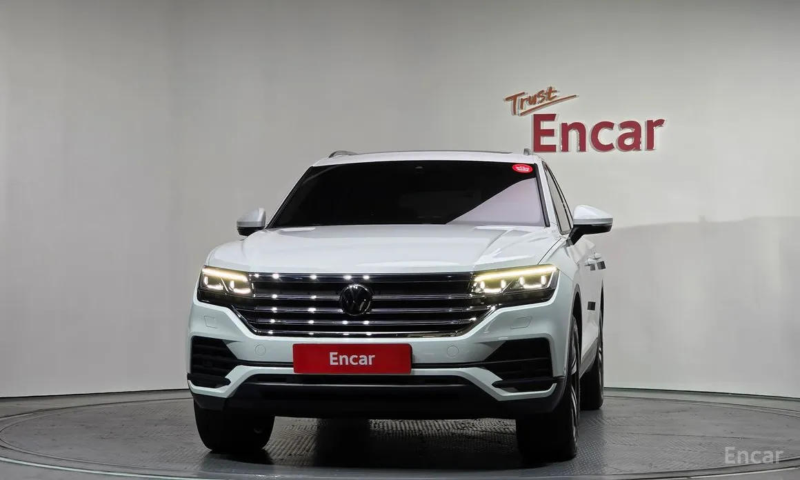 Фото 3 - Volkswagen Touareg