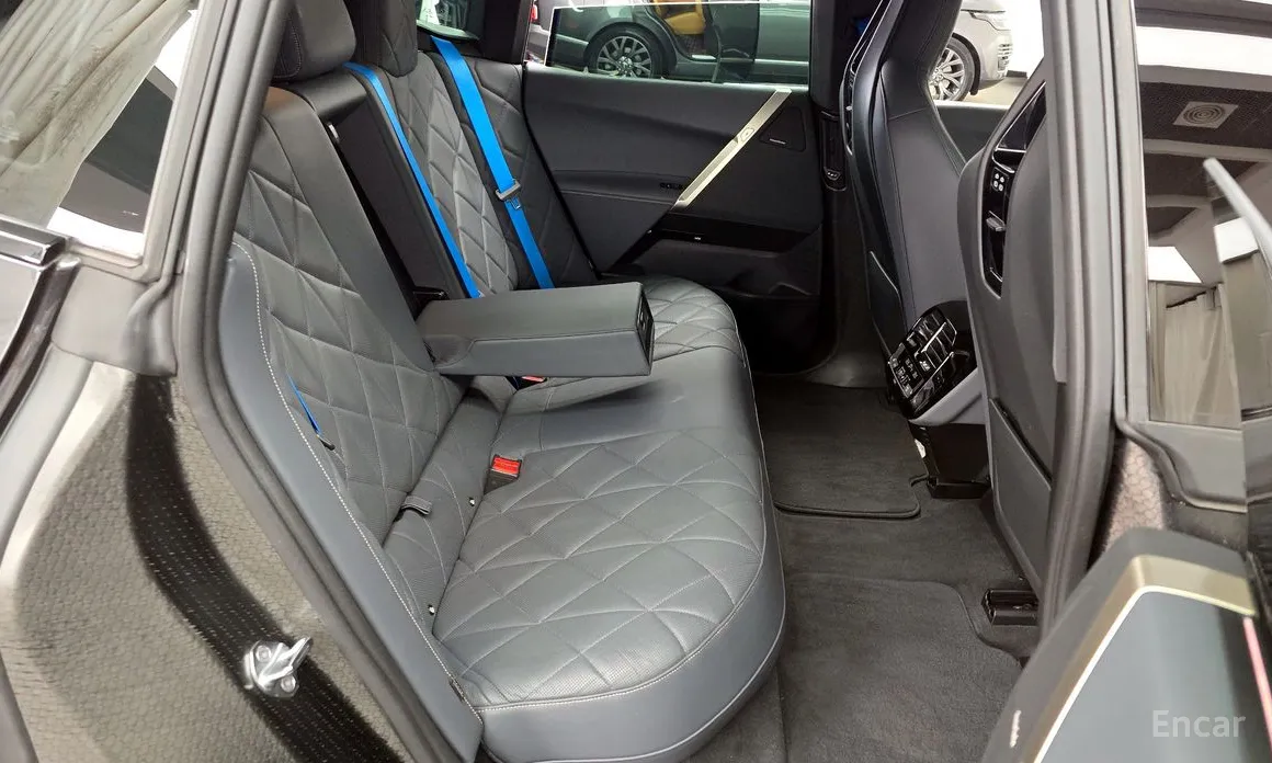 Фото 12 - BMW iX