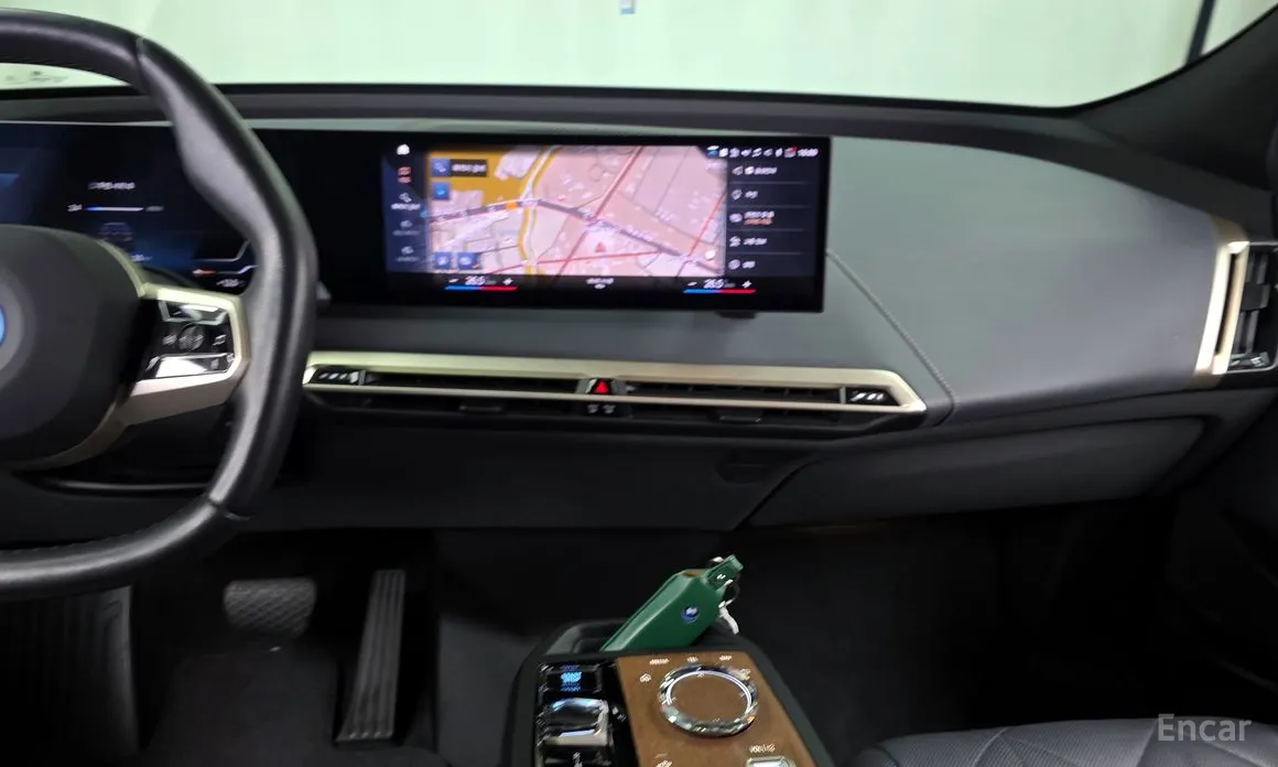 Фото 14 - BMW iX