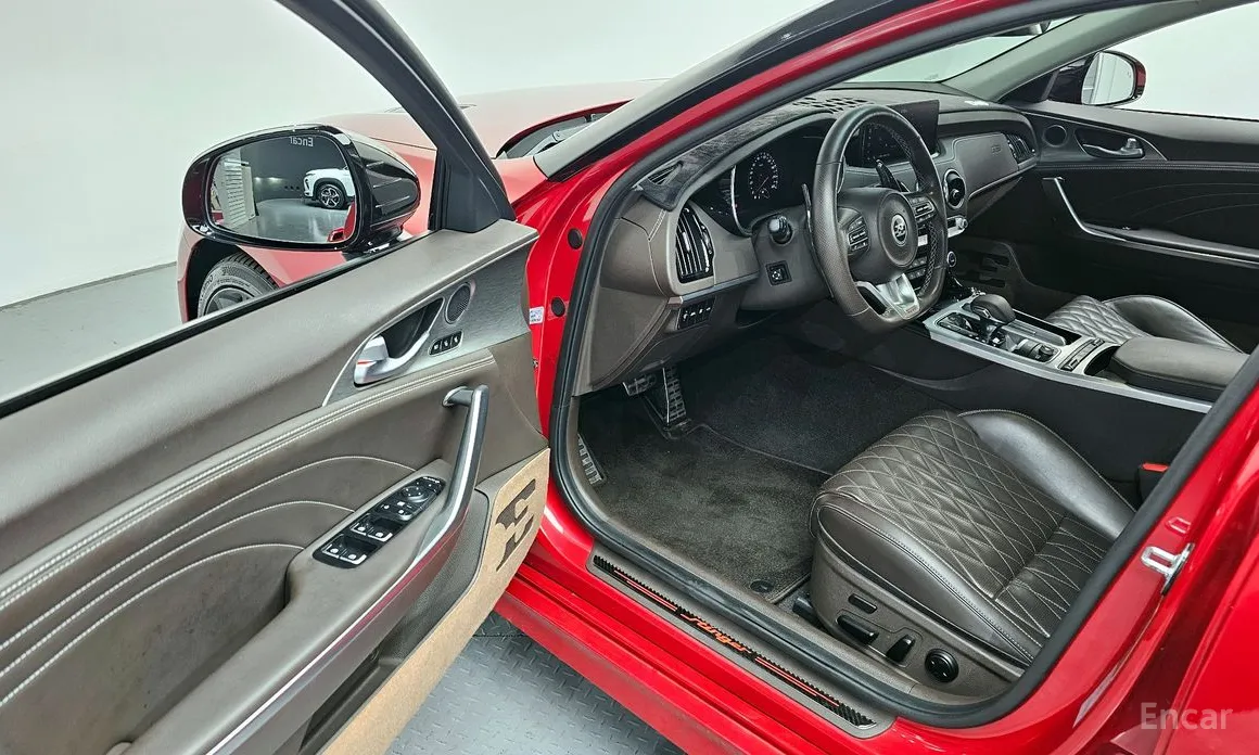 Фото 10 - Kia Stinger