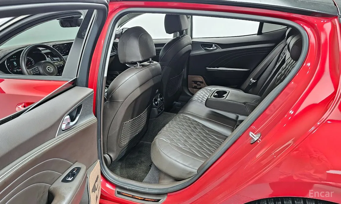 Фото 11 - Kia Stinger