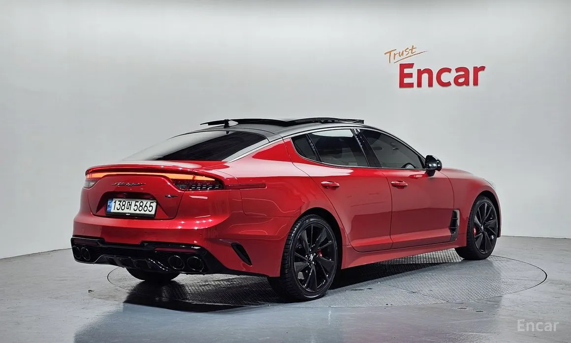 Фото 2 - Kia Stinger