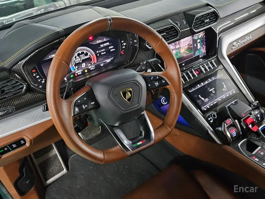 Фото 10 - Lamborghini Urus