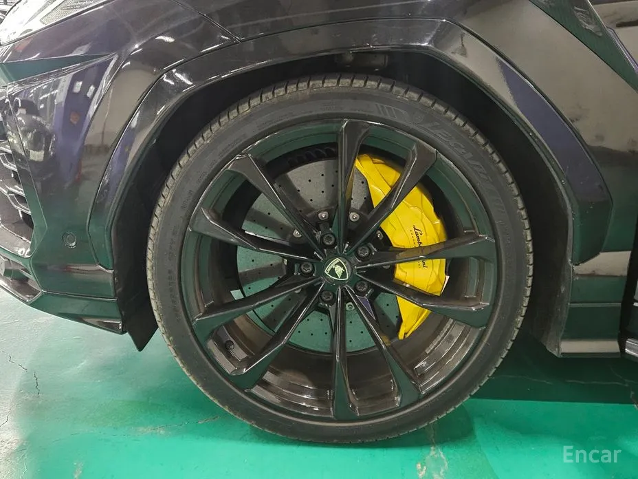 Фото 5 - Lamborghini Urus