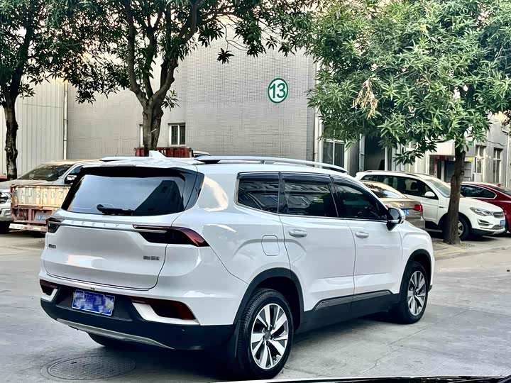 Фото 7 - Geely Okavango
