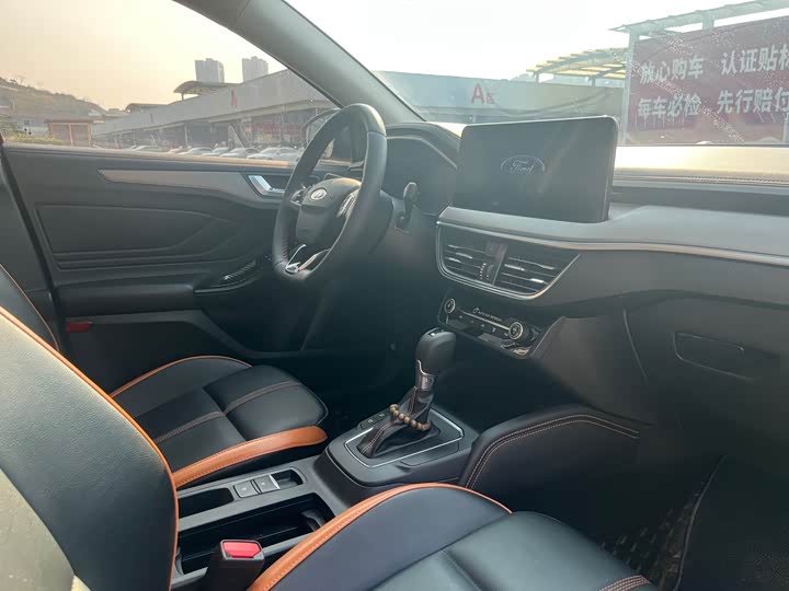 Фото 4 - Ford Focus