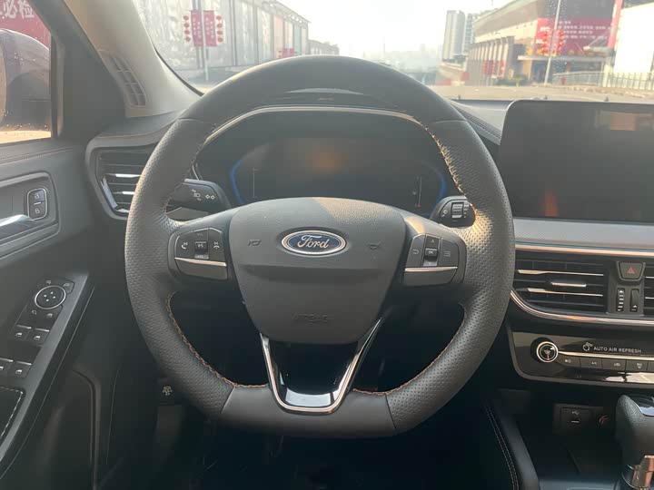 Фото 7 - Ford Focus