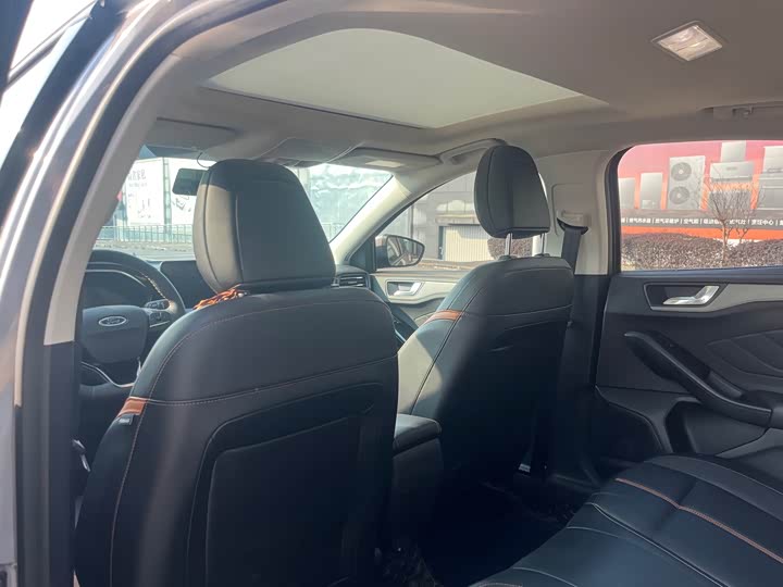 Фото 8 - Ford Focus