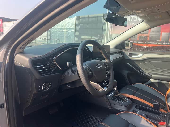 Фото 9 - Ford Focus