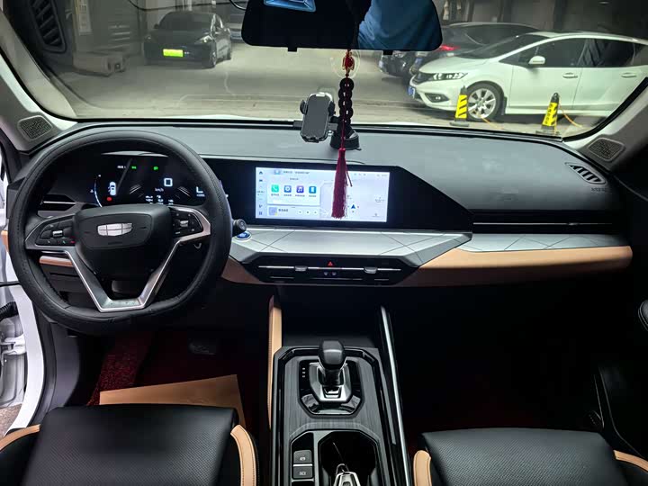 Фото 8 - Geely Okavango Pro