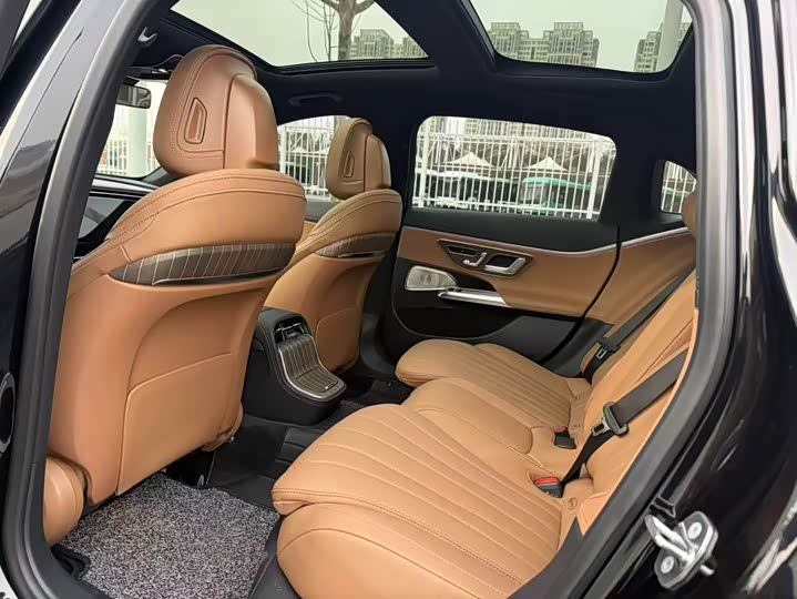 Photo 6 - Mercedes-Benz E-Class