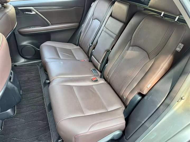 Фото 6 - Lexus RX