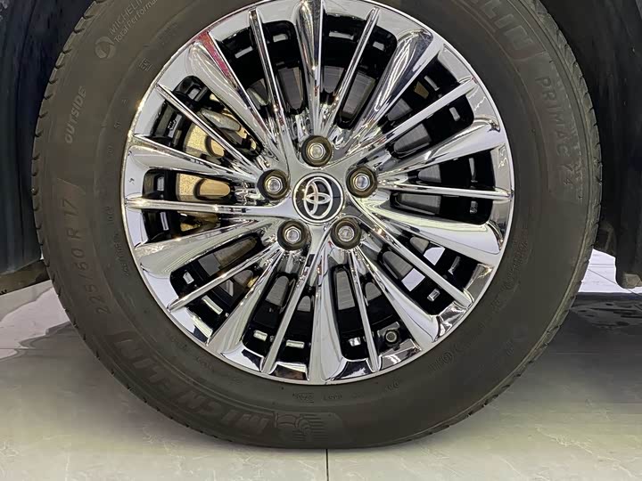 Photo 3 - Toyota Alphard