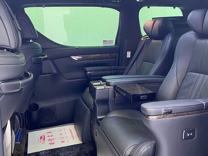 Photo 5 - Toyota Alphard