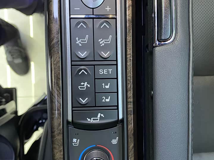 Photo 6 - Toyota Alphard