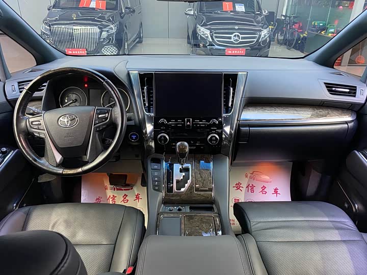 Photo 7 - Toyota Alphard