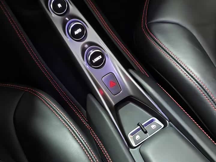 Фото 4 - Ferrari F8