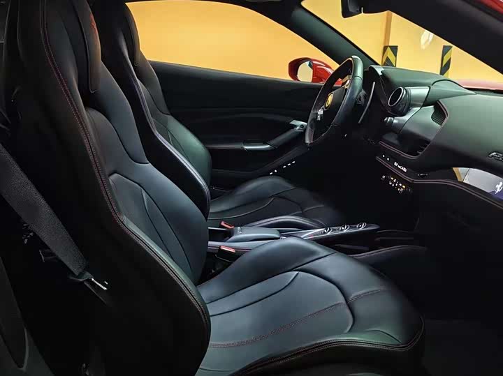 Фото 5 - Ferrari F8