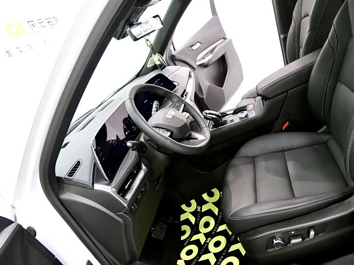 Фото 6 - Cadillac XT4