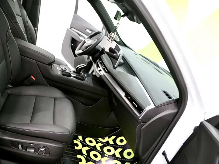 Фото 8 - Cadillac XT4