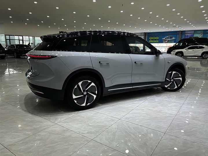 Фото 2 - Nio ES6