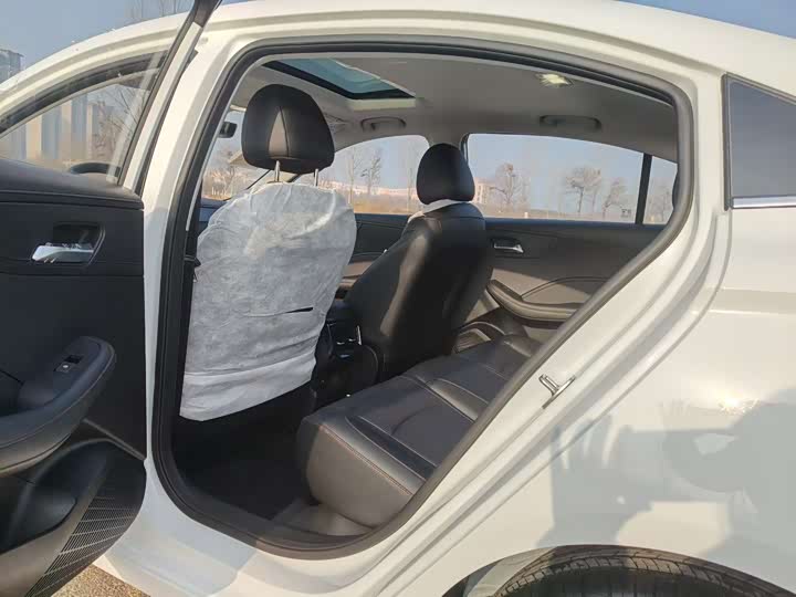 Фото 5 - Roewe i5