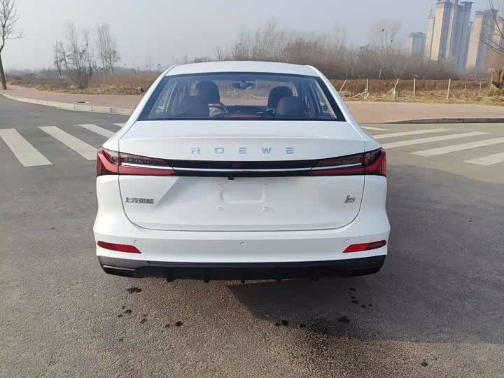 Фото 8 - Roewe i5