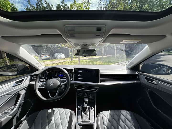 Photo 3 - Volkswagen Sagitar L