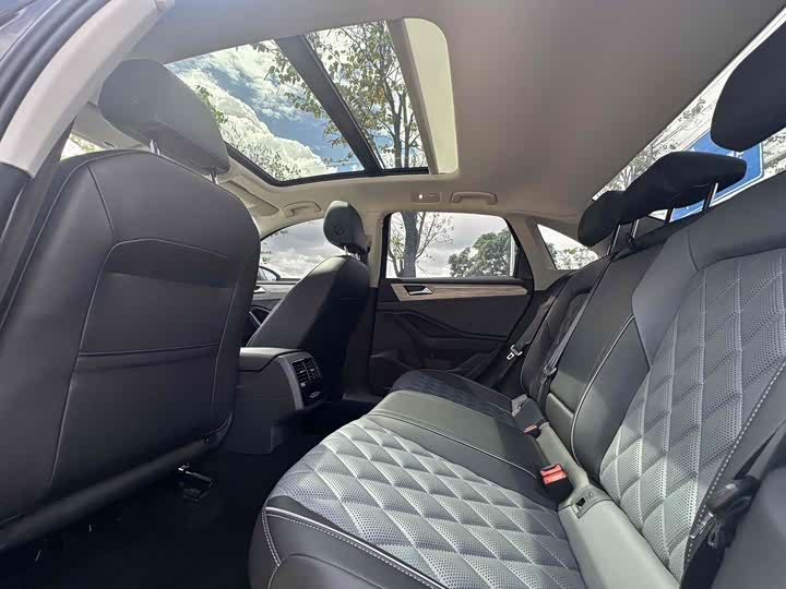 Photo 4 - Volkswagen Sagitar L