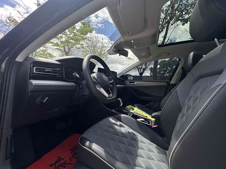 Photo 7 - Volkswagen Sagitar L