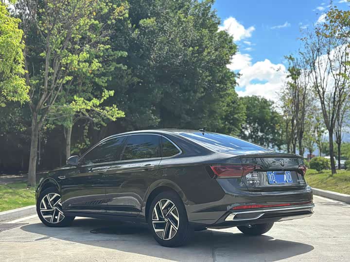 Photo 9 - Volkswagen Sagitar L