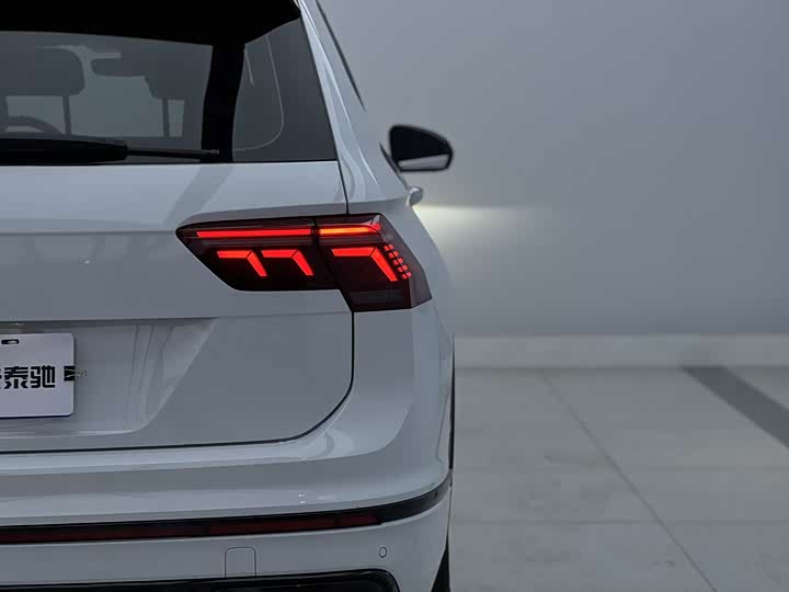 Фото 5 - Volkswagen Tiguan L Pro