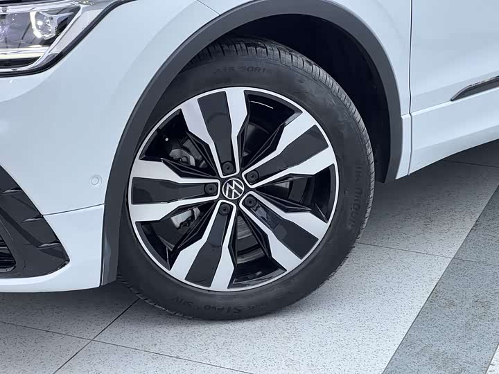 Фото 7 - Volkswagen Tiguan L Pro