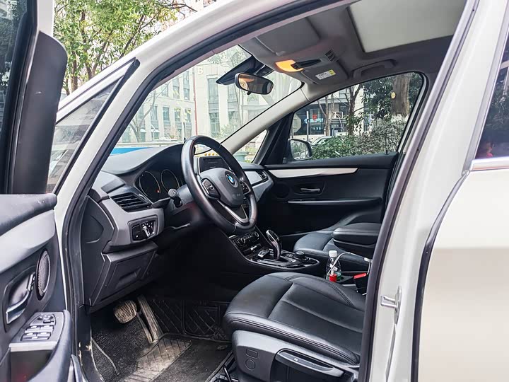 Фото 9 - BMW 2 Series Gran Tourer